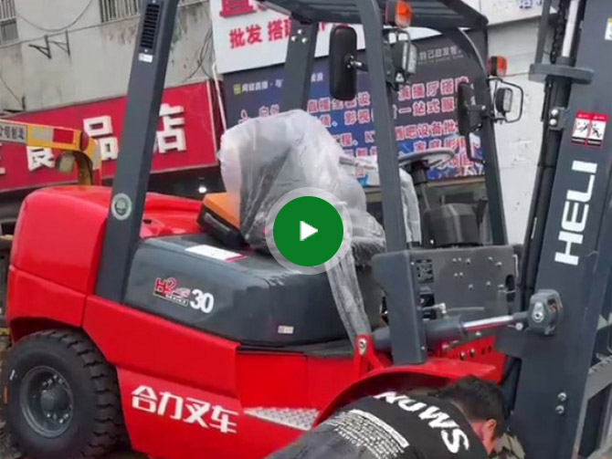 Heli-Forklift-Stacking Deliveried to guests